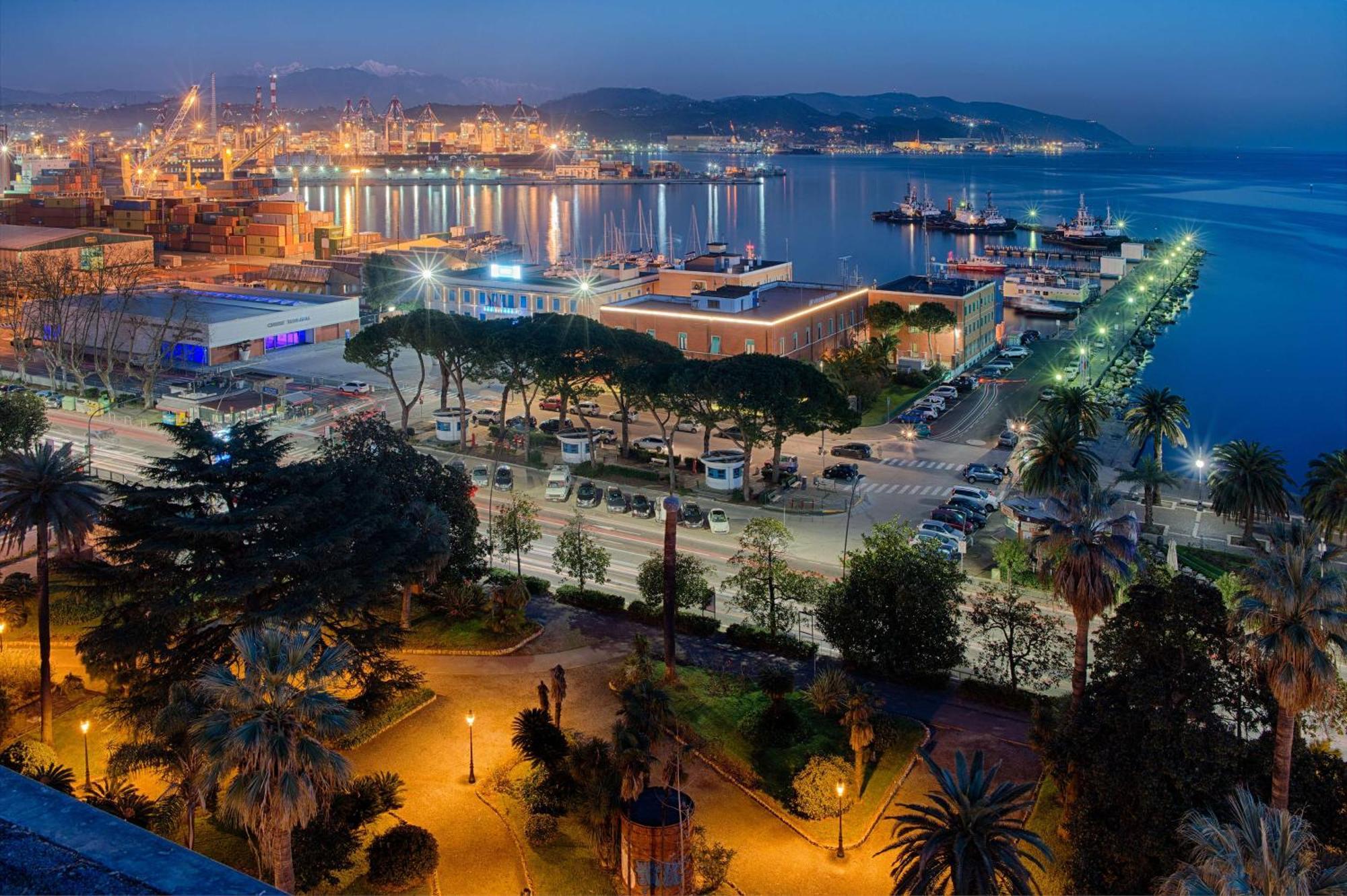 Nh La Spezia Hotel Bagian luar foto