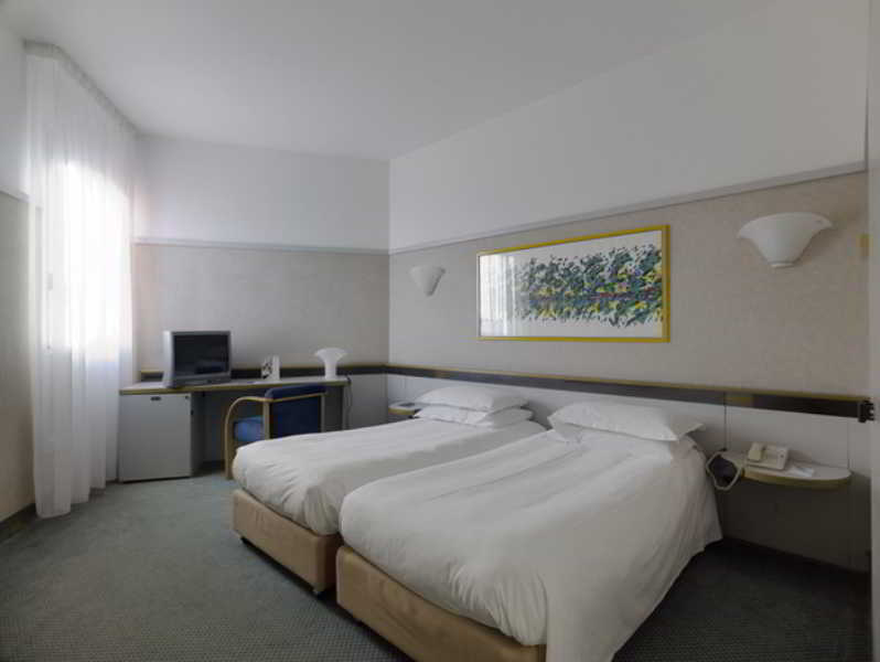 Nh La Spezia Hotel Bagian luar foto